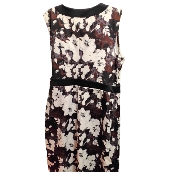 💖🤍Signature Collection Sleeveless Wrap Dress - Size 14 /16💕🩷 - Picture 3 of 4